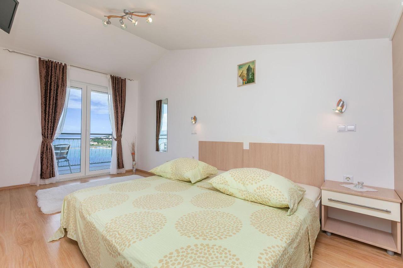 Apartments Mia Оміш Екстер'єр фото