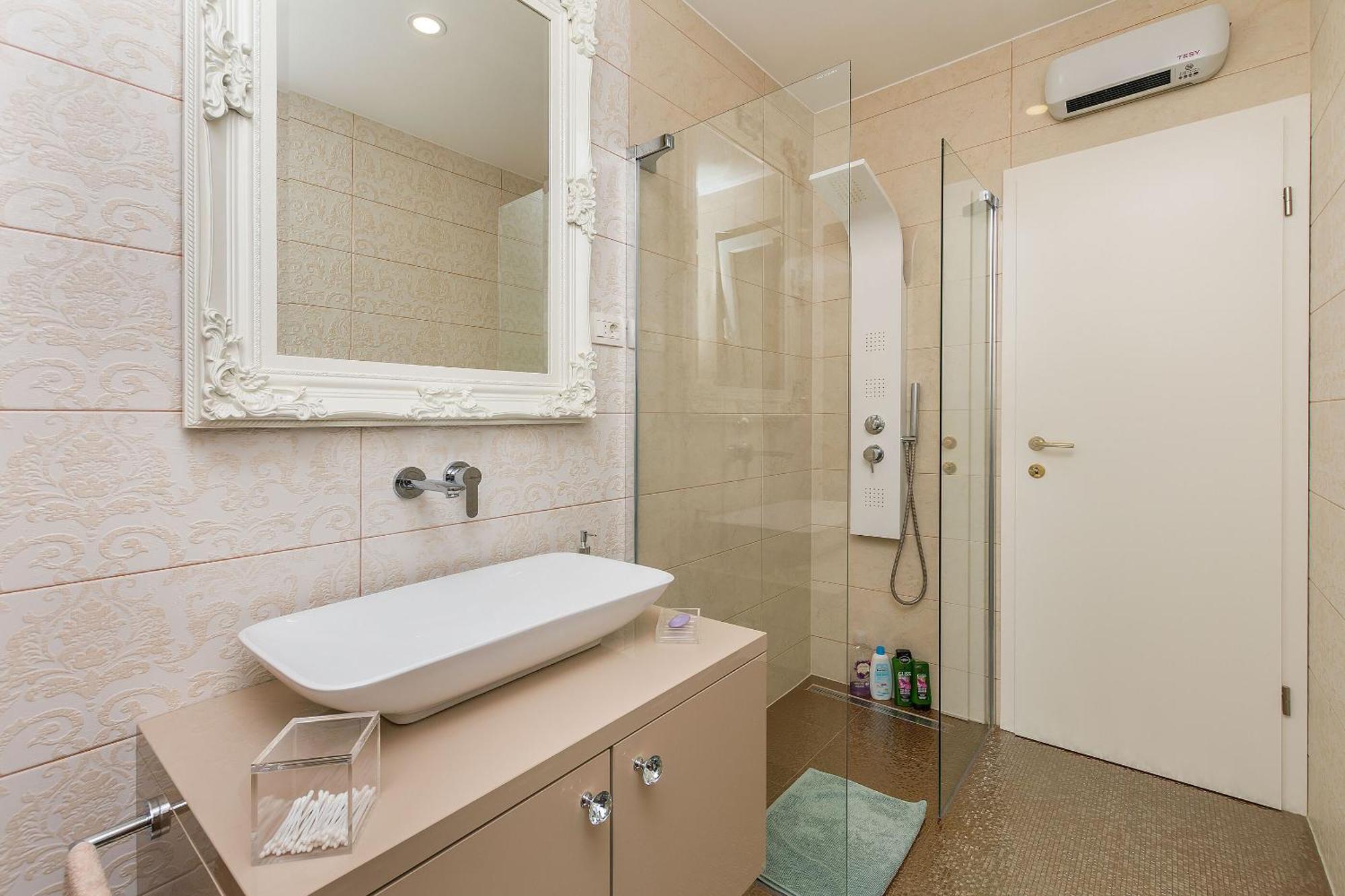 Apartments Mia Оміш Екстер'єр фото
